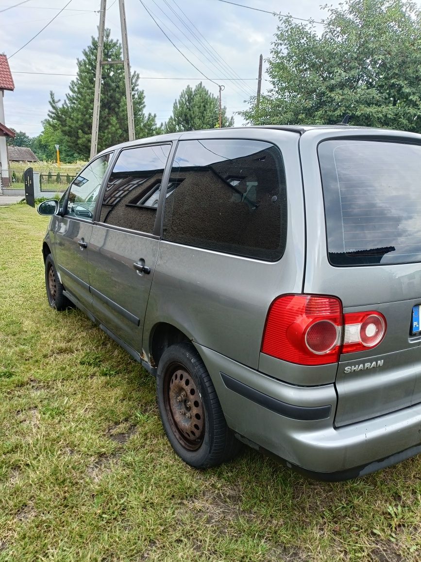 Sprzedam VW Sharan 1.9 TDI 2004 r. 7-osobowy  komfortowy i przestronny