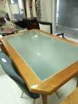 Mesa de madeira com vidro