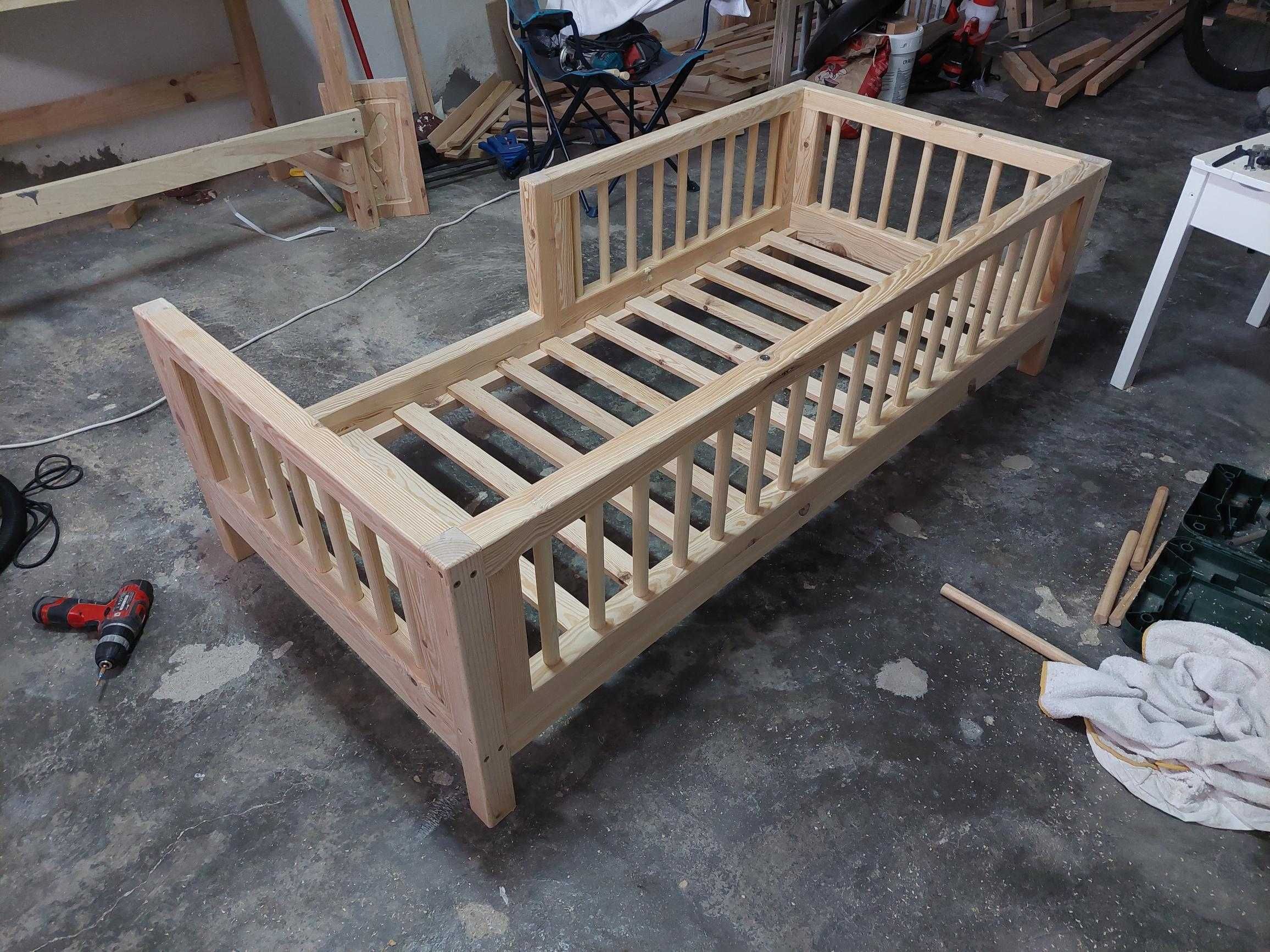Cama Montessoriana de Pinho Maciço – Sob medida