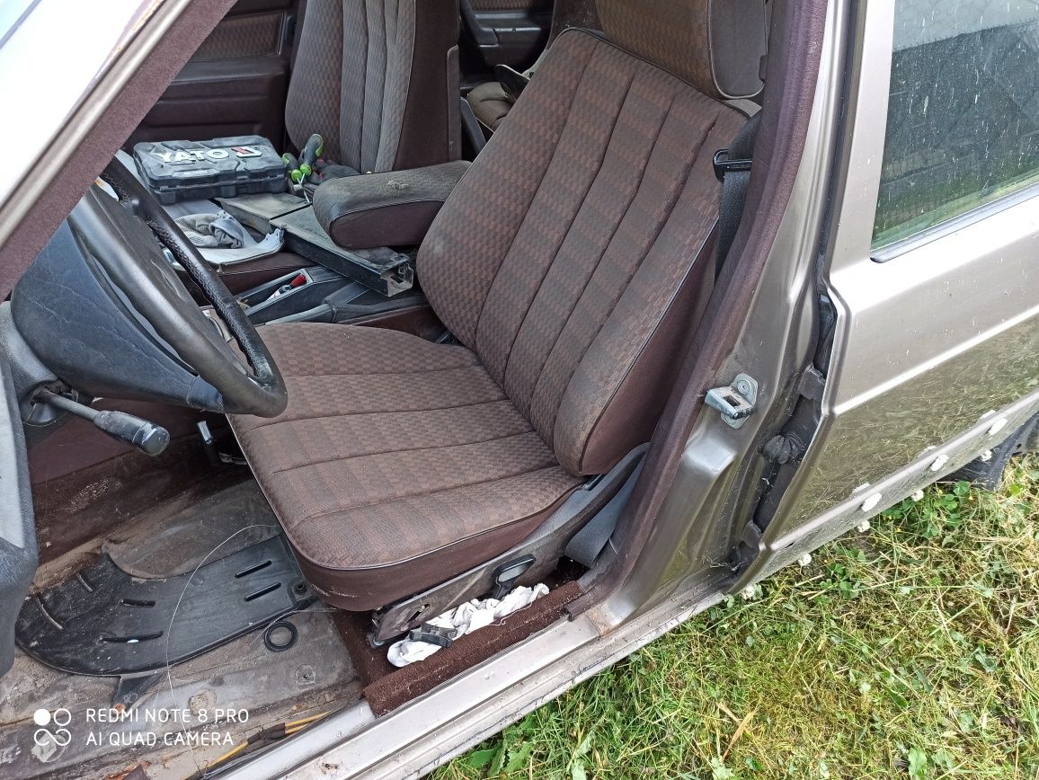 Mercedes 190 w201 fotele gr graty i inne śrubki