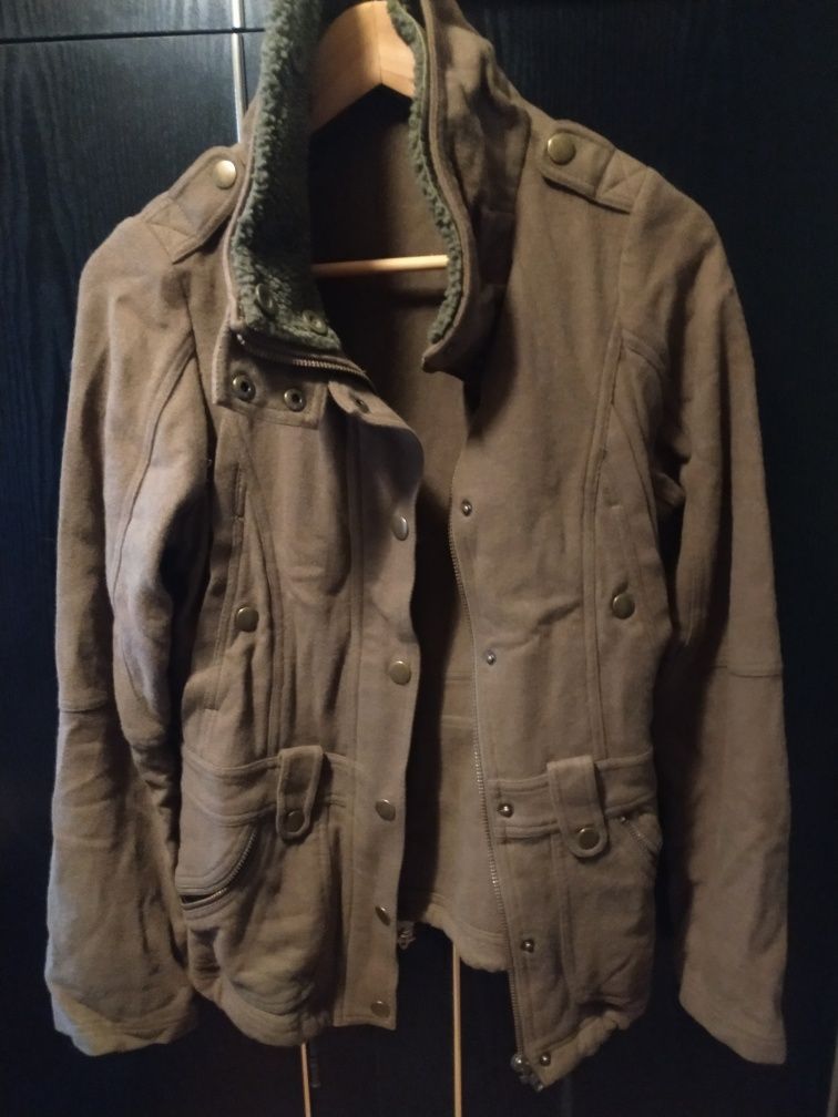 Kurtka jesienna w stylu militarnym khaki H&M M