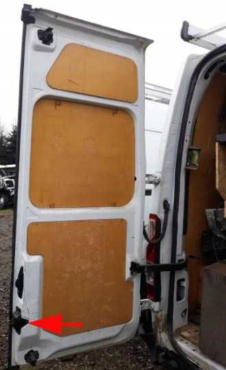 Rygiel uchwyt zamka drzwi lewy tył lewych Renault Master III 3 IV 4