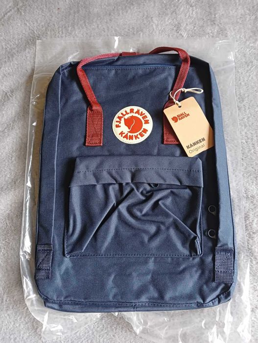 Granatowo-Bordowy plecak FJALLRAVEN KANKEN Classic - 16 litrowy