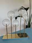 Candeeiro de mesa Área store metal dourado 5 globos de vidro