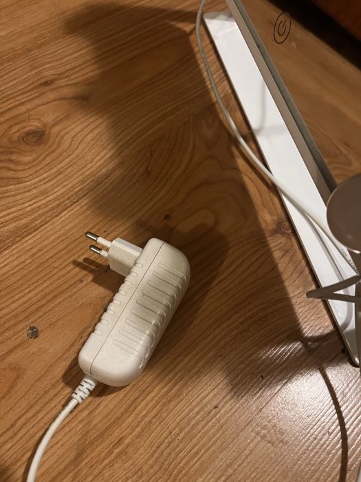 Lustro kosmetyczne z oświetleniem LED