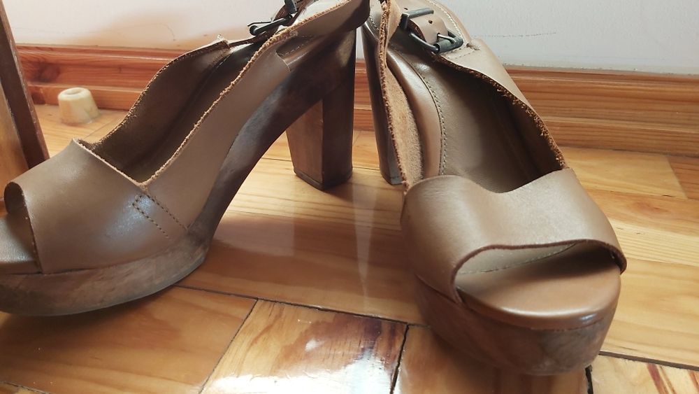 Sandálias camel Stradivarius 37