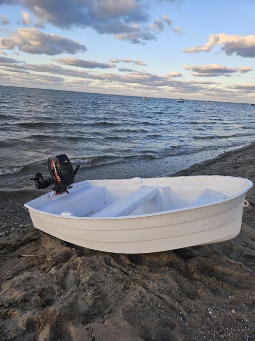 Łódka z silnikiem