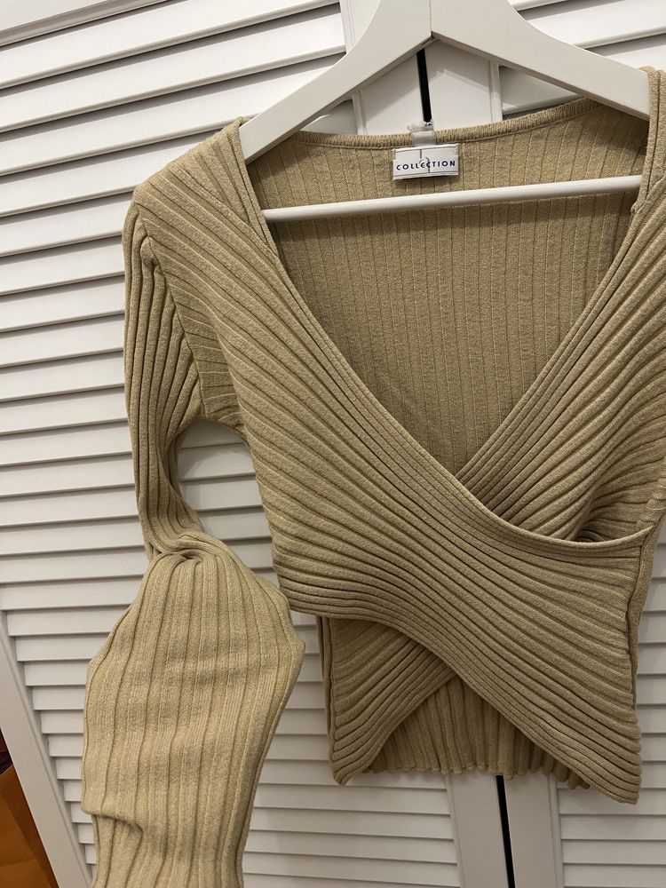Sweter na zakladke z dekoltem S vintage piaskowy bezowy y2k
