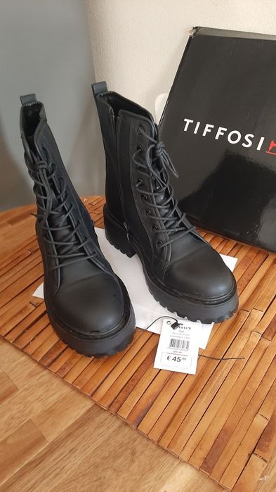 Botas cano baixo Tiffosi T40