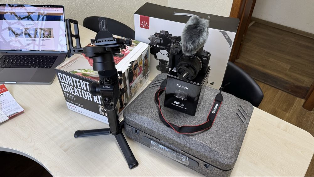 Canon EOS R50 Content Creator Kit