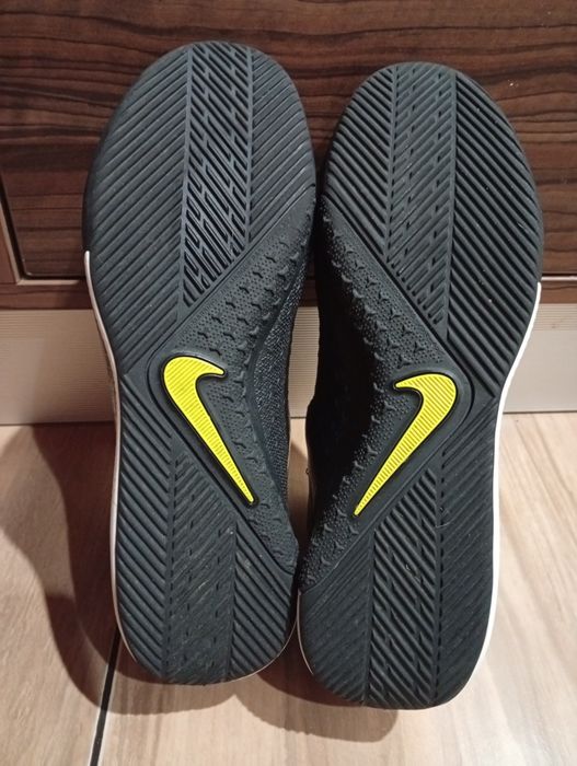 Взуття для футболу Nike  Phantom sn