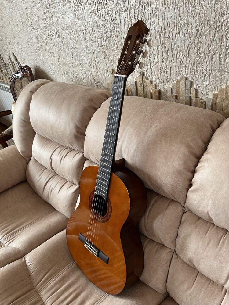 Класична гітара Yamaha C40