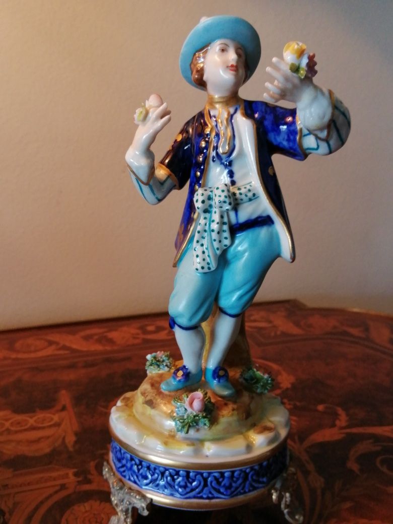 Lindo par de figuras em porcelana europeia impecável
