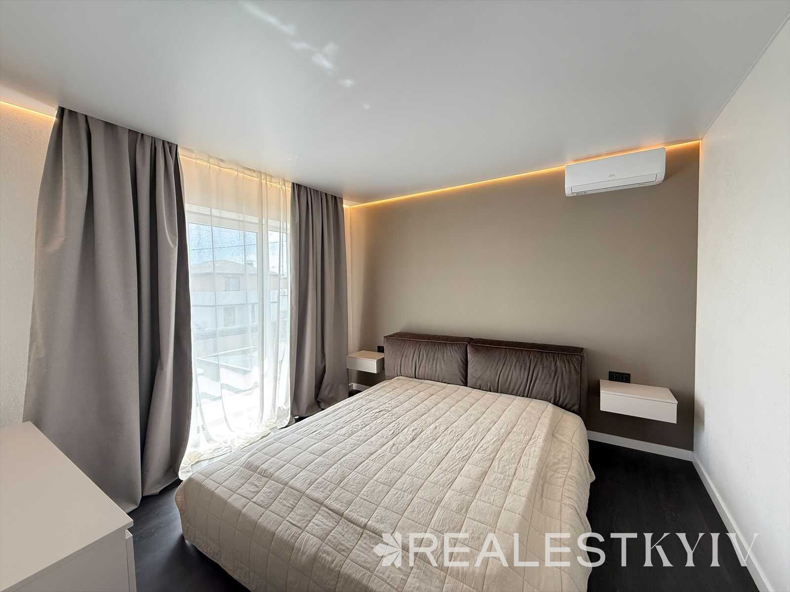 Сучасний будинок з ремонтом і меблями на Осокорках (Osokor Residence)