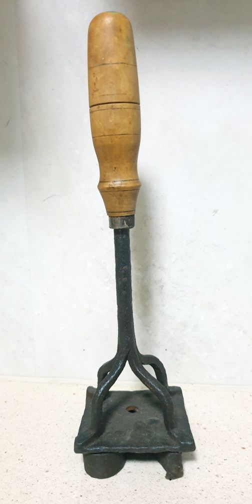 Antigo ferro de marcar gado com monogramas