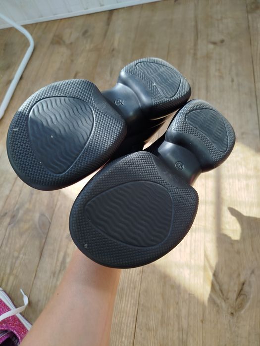 Туфлі, чоботи, черевики