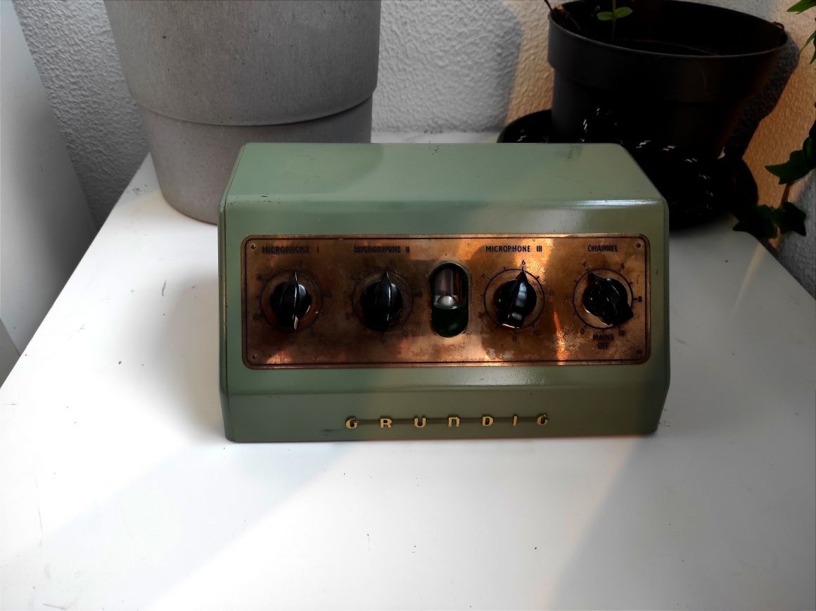 Mesa de mistura Grundig GMU3 a válvulas de 1955 vintage