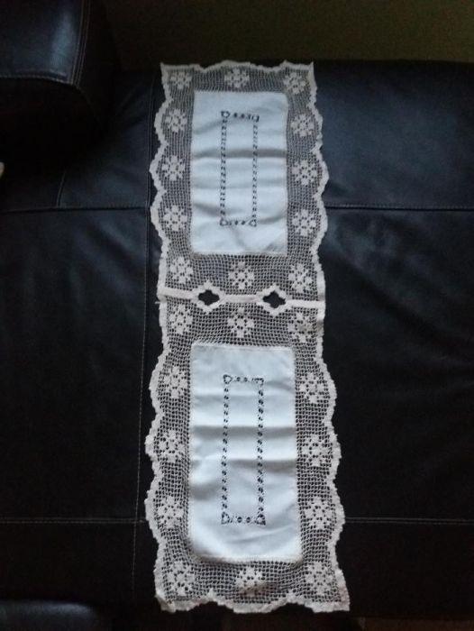 Conjunto de 2 naperons linho bordados a mão NOVOS