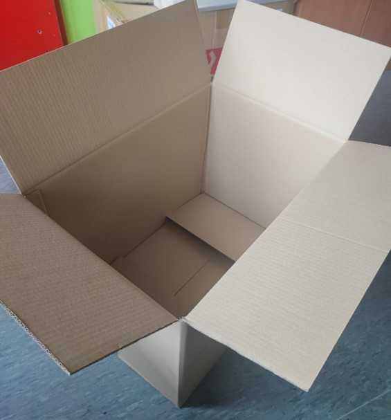 Pudełko - Karton klapowy wykonany z tektury 5- warstwowej.