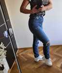 Spodnie jeansowe z dziurami stradivarius
