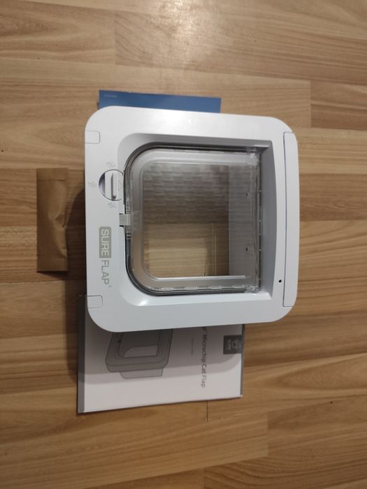 Drzwiczki dla kota Sureflap Microchip Cat door SUR001