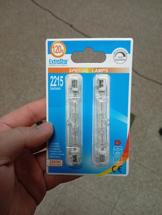 2 Holofotes halógenos a funcionar