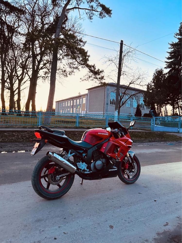 Продам мотоцикл  Hyosung