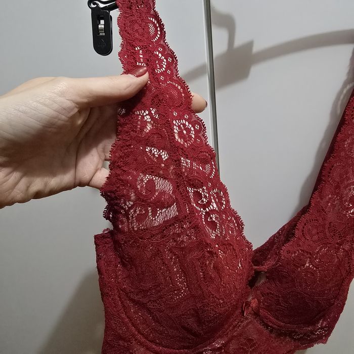 Biustonosz Intimissimi 70C ciemnoczerwony koronkowy