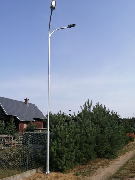 Słupy uliczne oświetleniowe