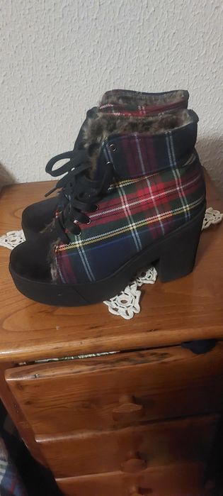Botins tamanho 38