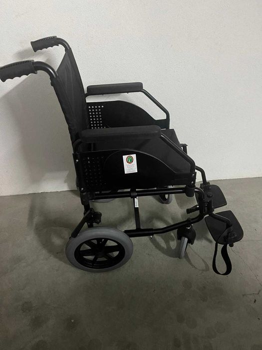 Cadeira com roda nova