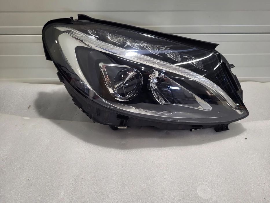 Mercedes-Benz C W205 PERFORMANE LED Przód strona prawa A2058200661