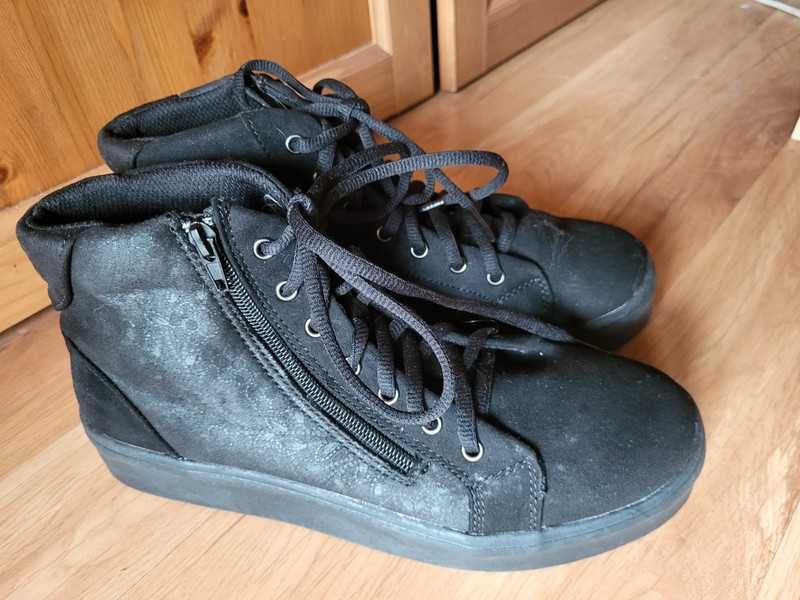 Wysokie sneakersy na grubej podeszwie