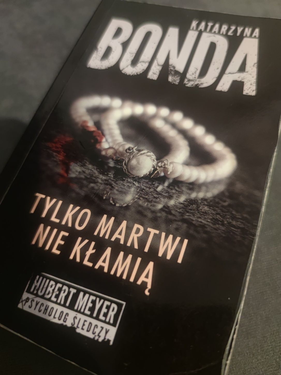 Katarzyna Bonda Tylko martwi nie kłamią 
Książka w stanie idealnym.
Ok