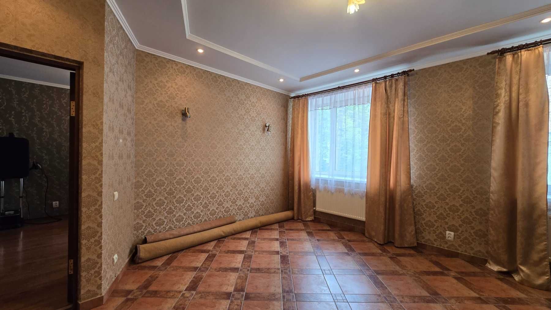 Продаж 2 кімнатної квартири в Центрі 9052