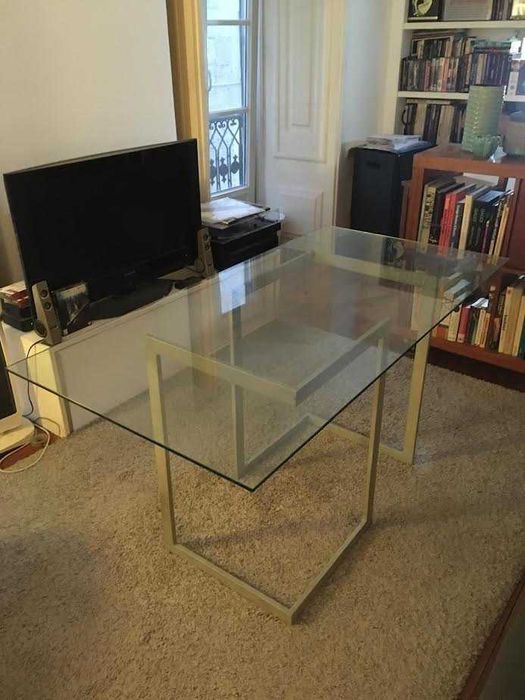 Mesa com Tampo de Vidro