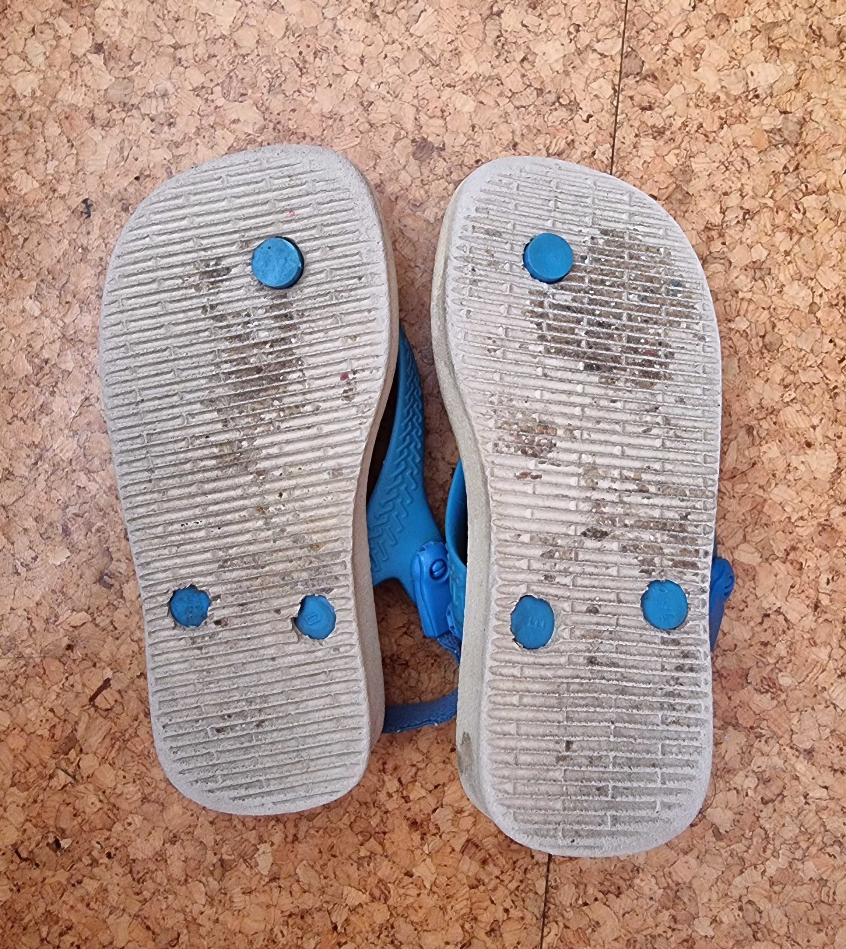 Havaianas Pinóquio em tons de azul e branco, tamanho 23-24 (EUR 25/26)
