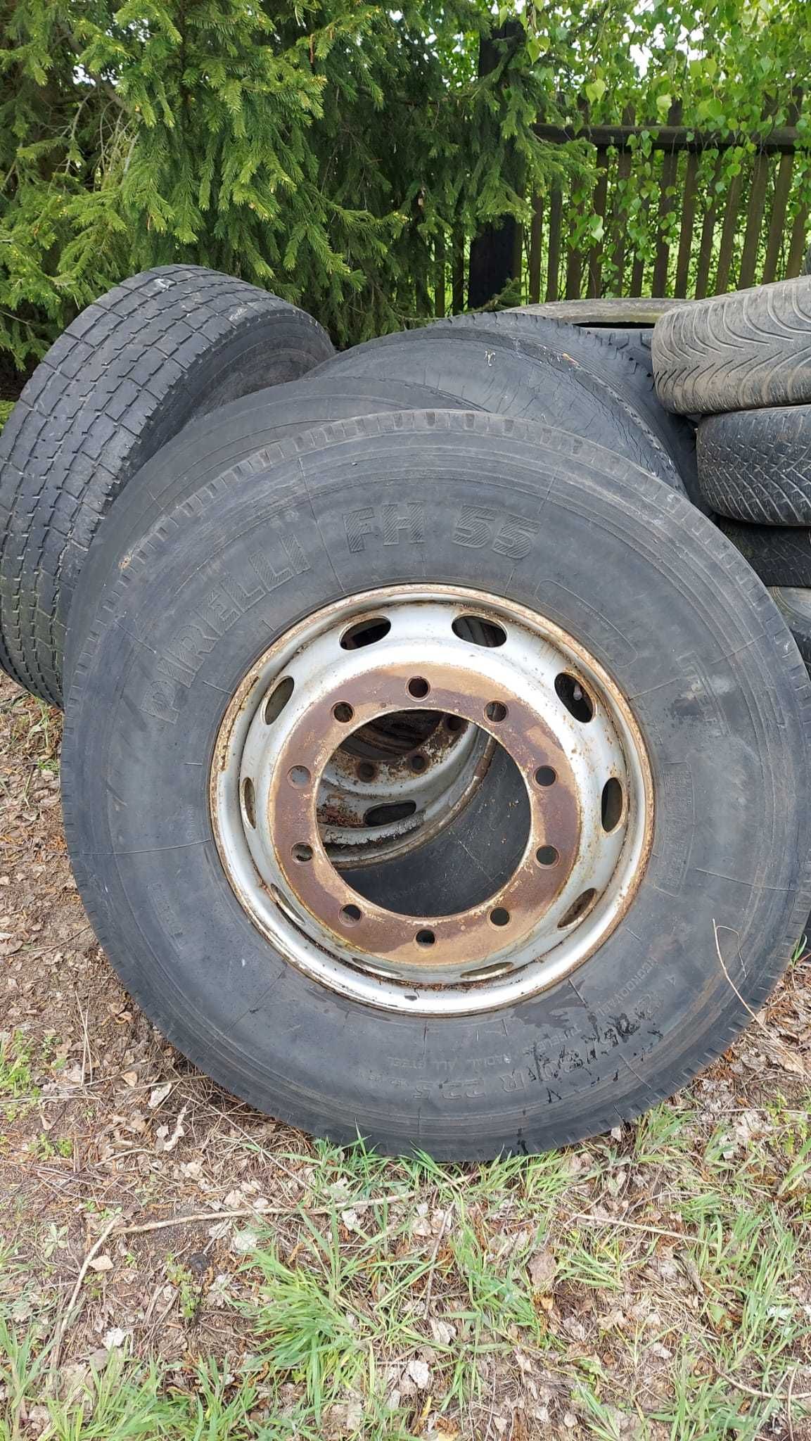 Felgi stalowe 22,5″ z oponami ciężarowymi – 5 szt.