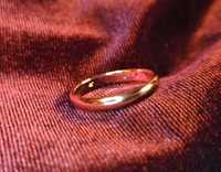 Обручальное кольцо, позолота, тоненькое, размер приблизительно 16,5