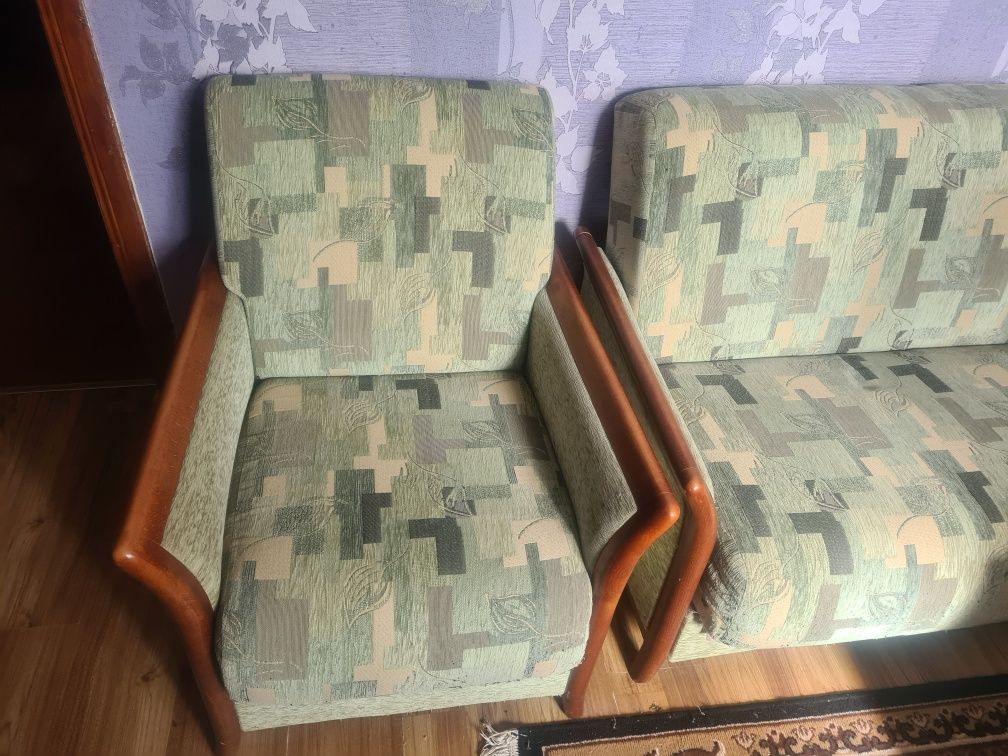 Меблевий гарнітур - диван та два крісла