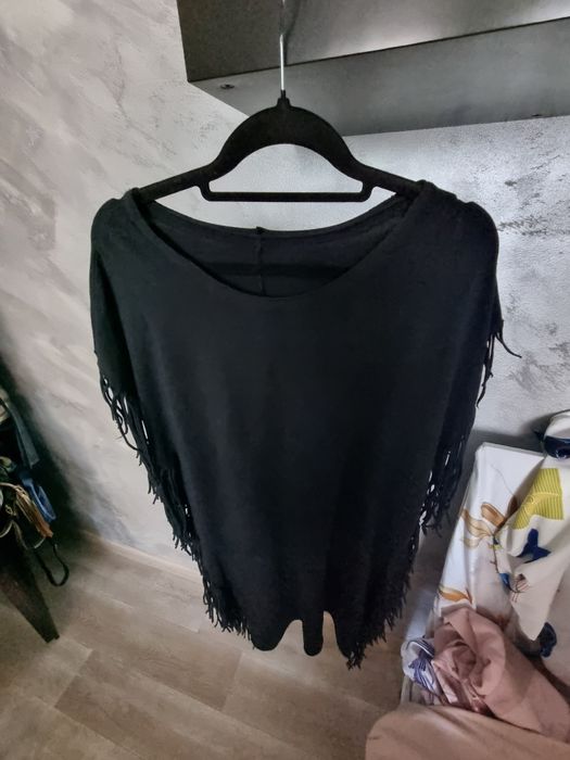 Bluzka, tunika  z frędzlami, boki dłuższe.