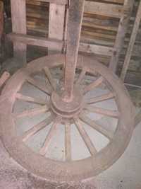 Roda de Carroça antiga com eixo