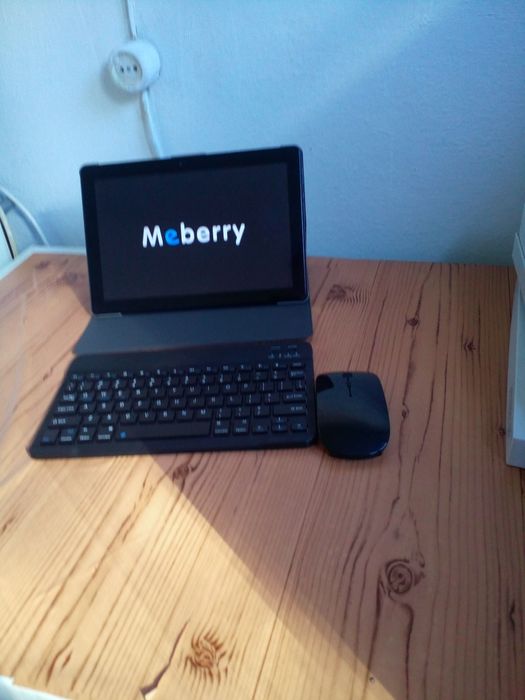 Tablet com teclado e rato