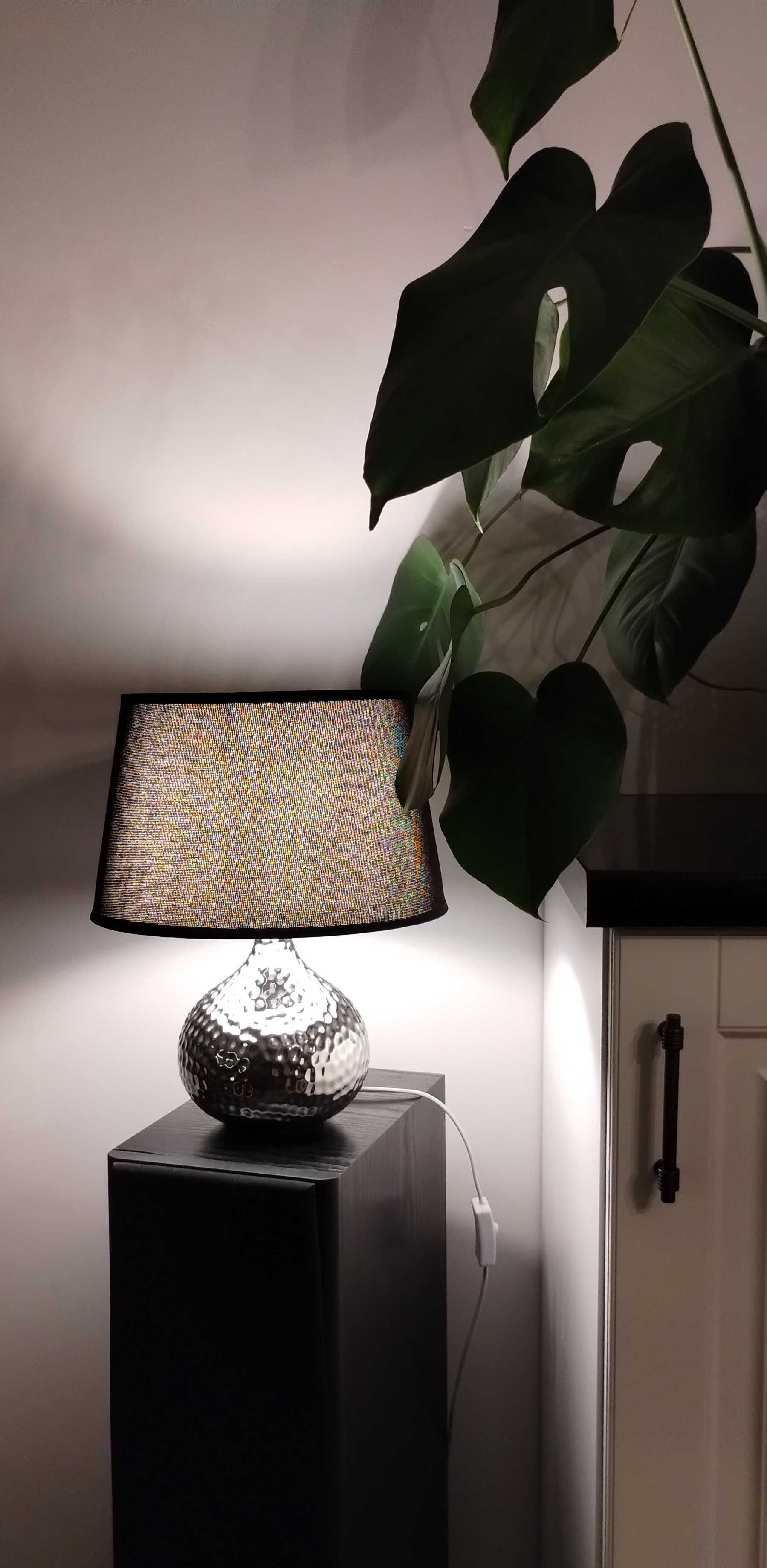 Lampa stojąca, glamour, ceramiczna, srebrna z czarnym abażurem - 38cm