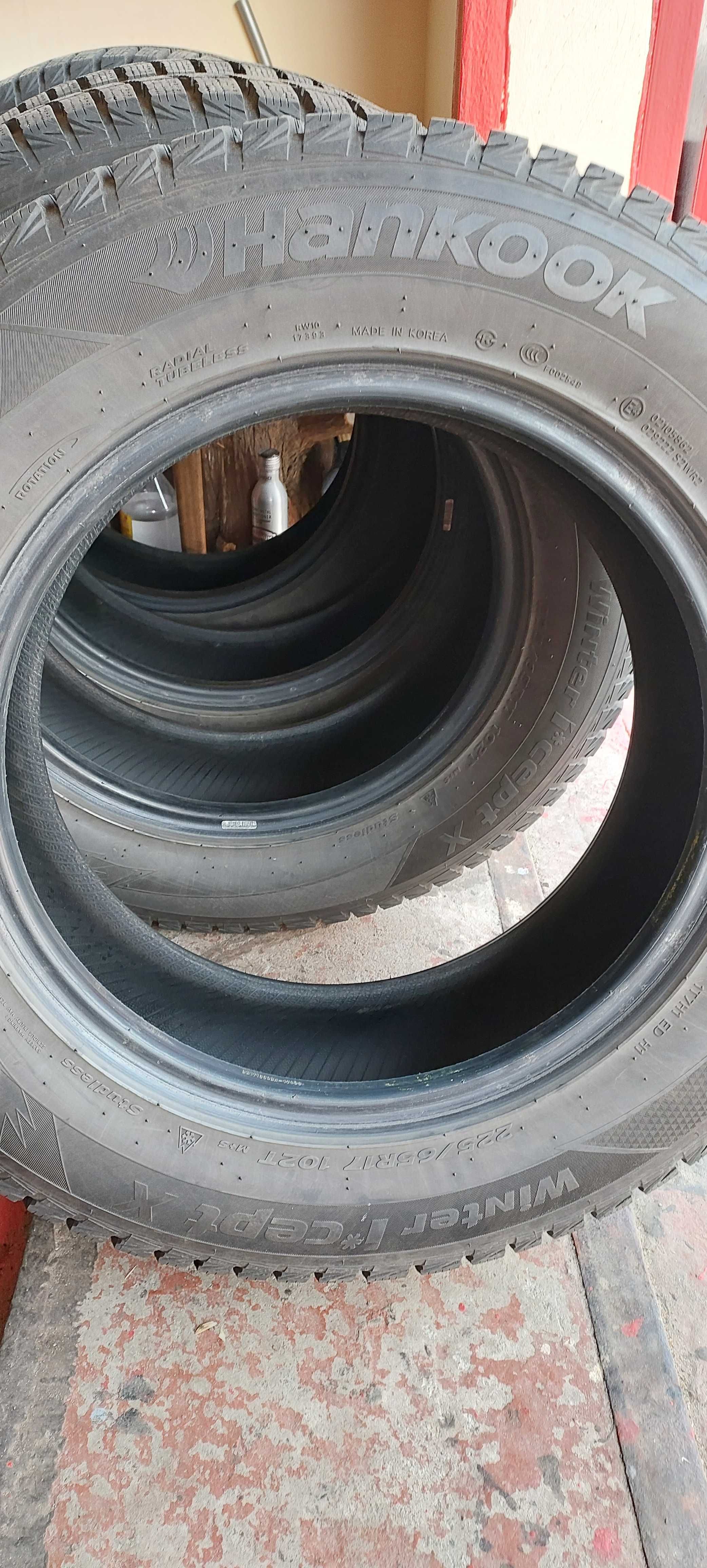 Зимові шини (резина) Hankook Winter I*Cept X 225/65 R17 102T