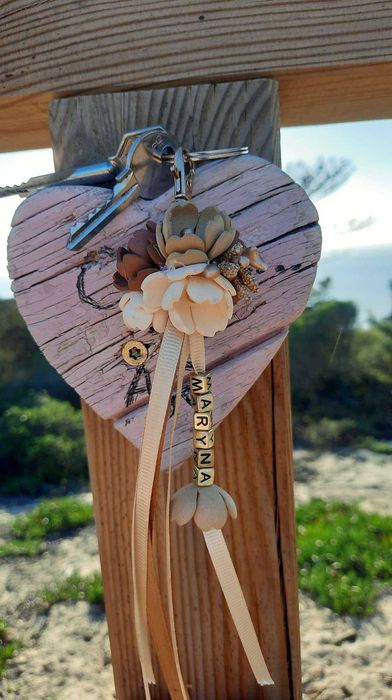 porta chaves ou um acessório para mala um presente lembrança