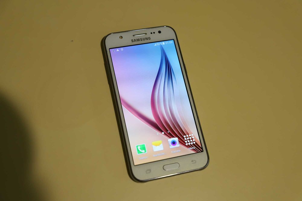Мобільний телефон Samsung J5