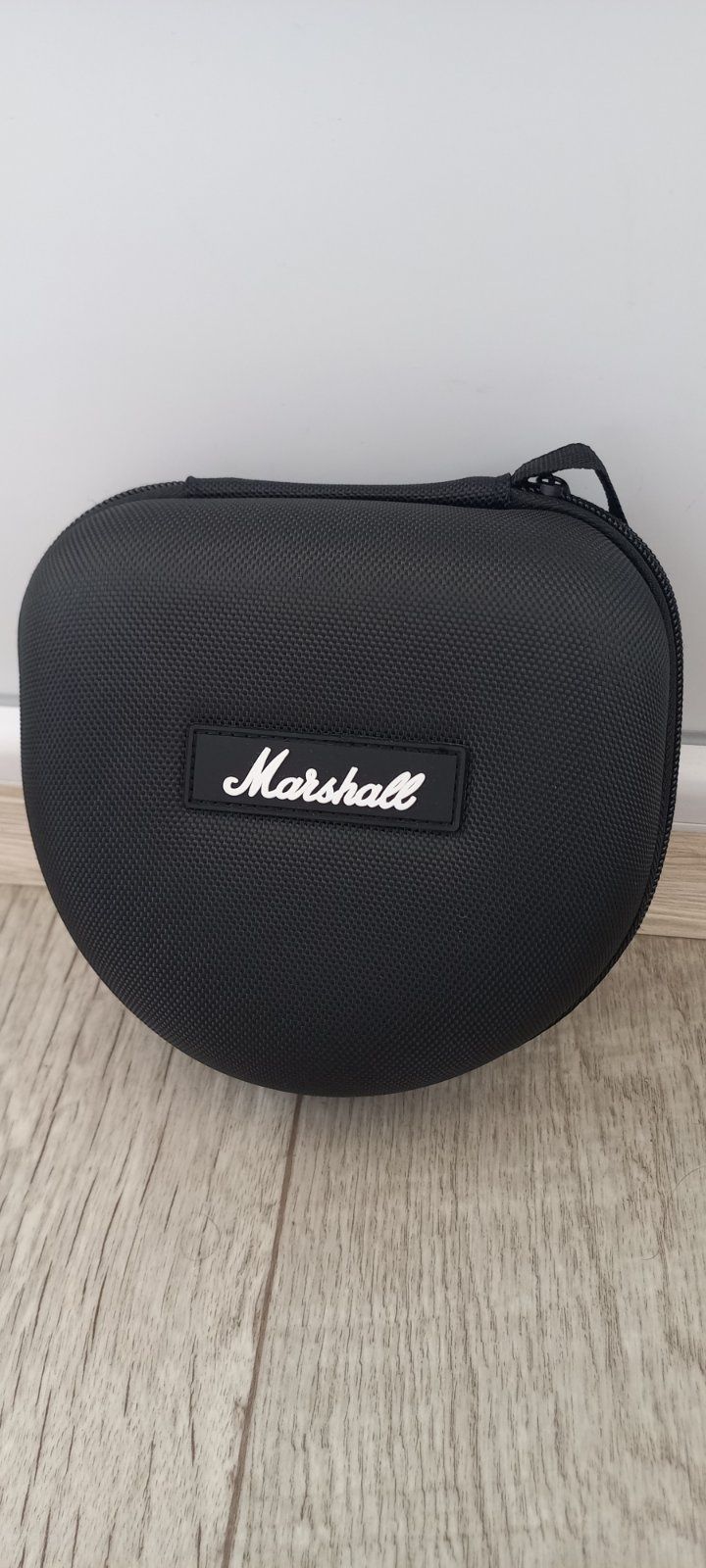 Чехлы жёсткие для наушников и колонки Marshall