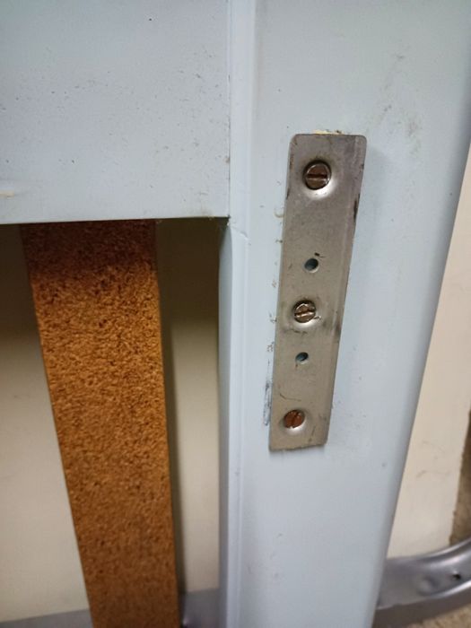 Cama de solteiro 100/190cm, madeira maciça, com estrado metálico e col