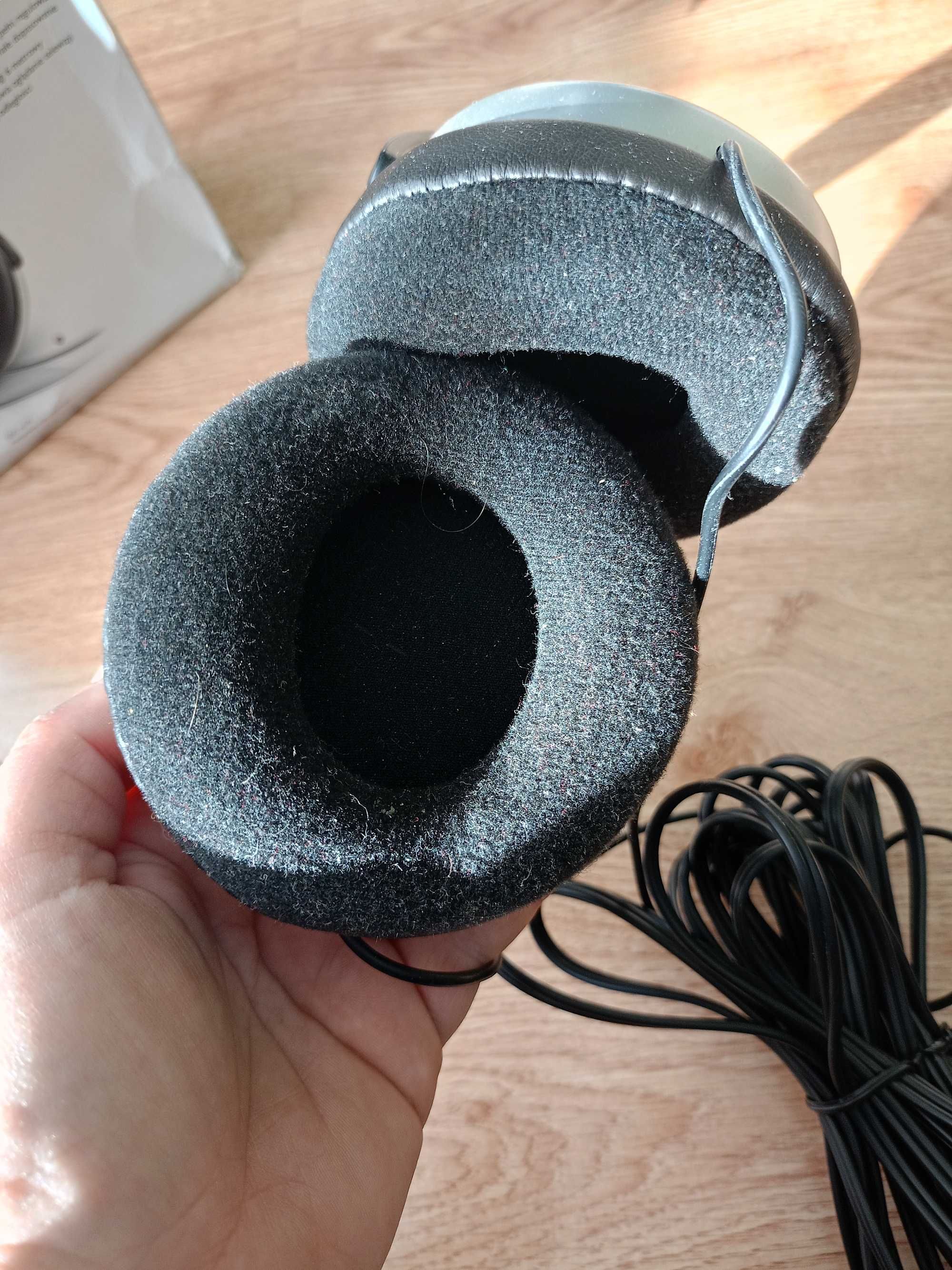 Słuchawki nauszne firmy Philips 6 metrów kabel